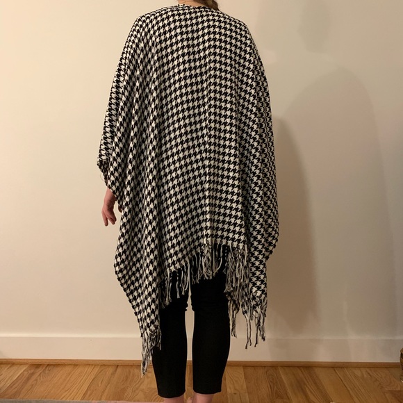 Houndstooth Shrug - Picture 3 of 3